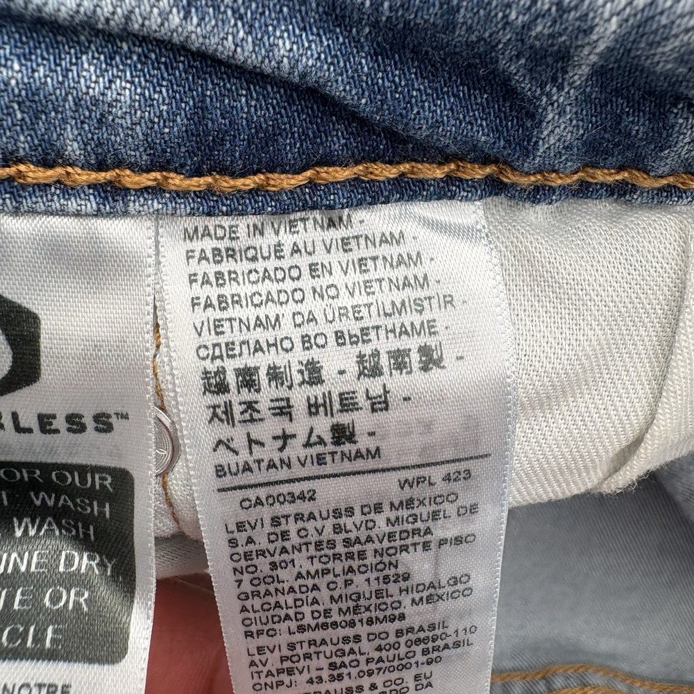 Levi's 541 Athletic Taper Men's Jeans Light Wash Blue Stretch Denim W33 L32 - Picture 7 of 9